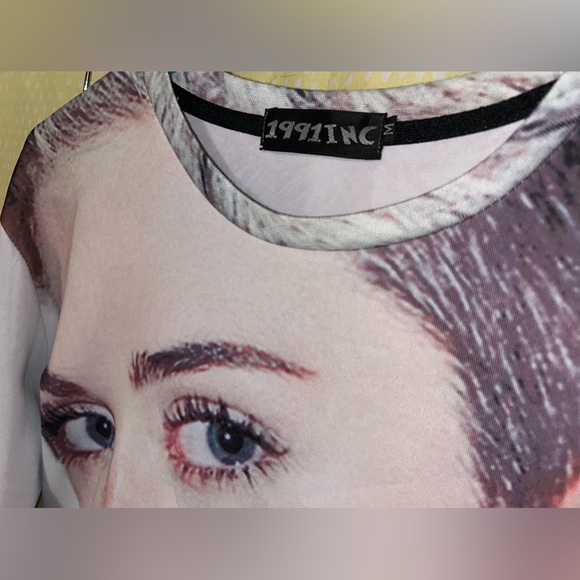 1991 INC. Brand Miley Cyrus Sweatshirt long sleeve size Medium - Picture 4 of 4